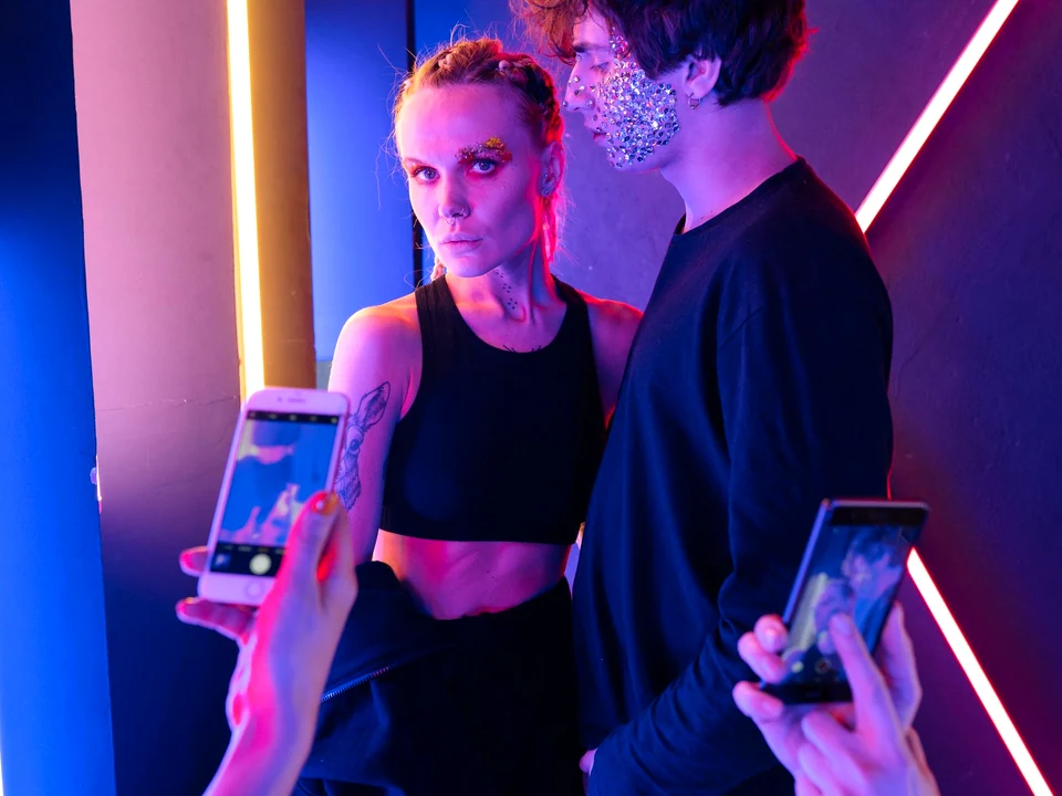 AI girlfriend apps comparison scene